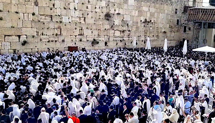 Watch The Priestly Blessing At The Western Wall