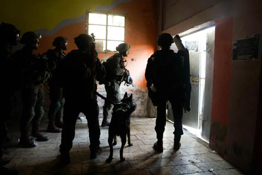 Israeli Forces Arrest 21 Palestinian Terror Suspects