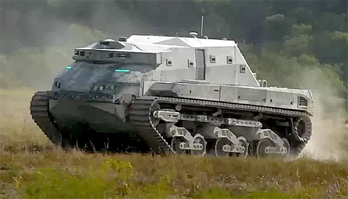 USA presents A giant robotic tank, operating with the help of AI.jpg