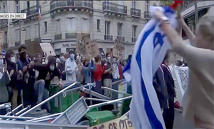 MUST SEE! Israeli flag ripped from woman at Paris protest
